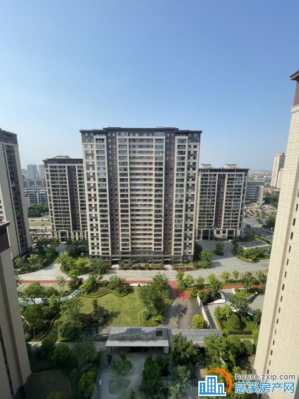 吾悦首府138平带车位包税