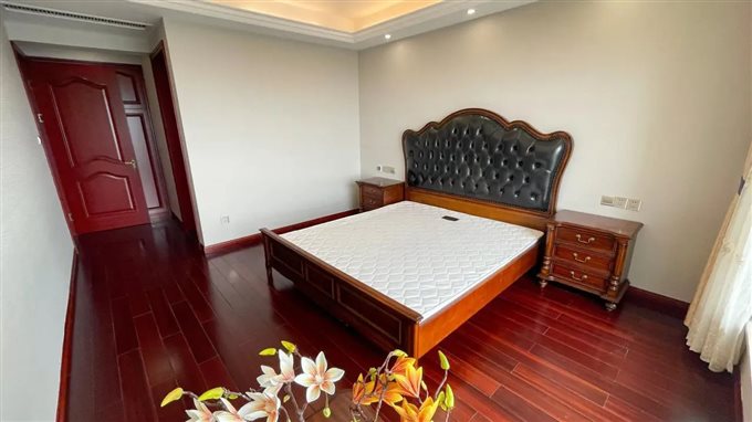 金地鸿悦 184.26平300豪华满二年