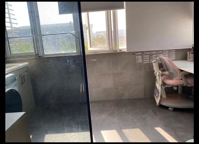 特级：玲珑小区二楼送车库，自住装修