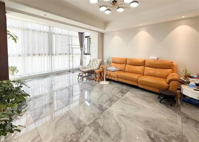 详生望玥府大三房新精装修诚售