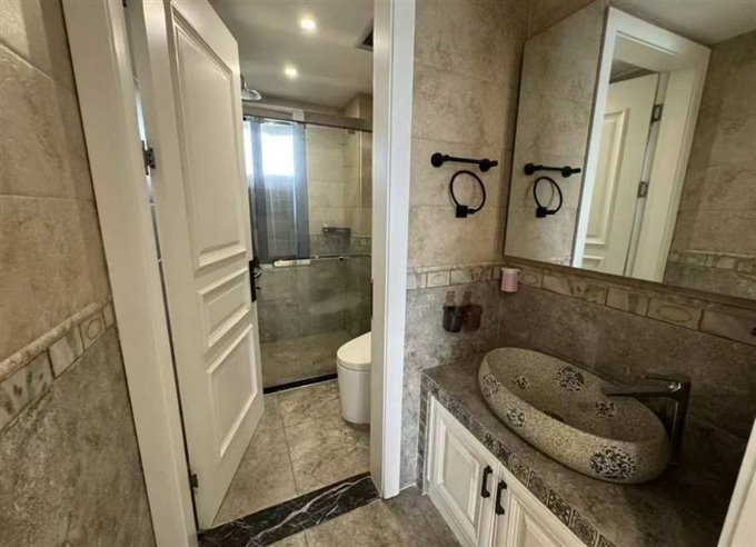 金地鸿悦169平中上楼层精装满两年