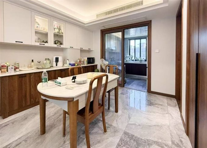 祥生望玥府洋房123平精装258万满2年