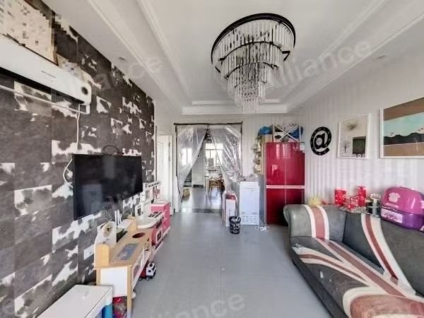 金山新村5楼66平+阁楼精装54.8万