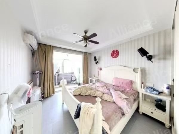 金山新村5楼66平+阁楼精装54.8万