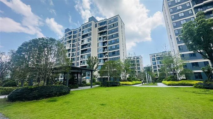 佳宁府叠墅下叠190平296万白胚边套