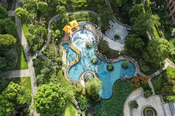 白金湾小区135.5平朝南精156.8万