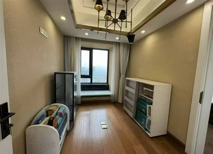 金地鸿悦169平中上层精装两年245万