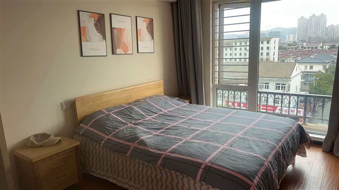 中梁泊景庭  一室  1100/月