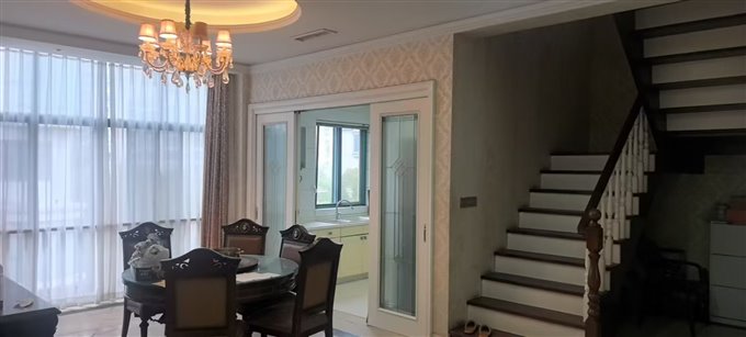 东方明珠上叠二个套房加二房间带双车位