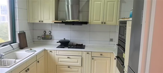 东方明珠上叠二个套房加二房间带双车位