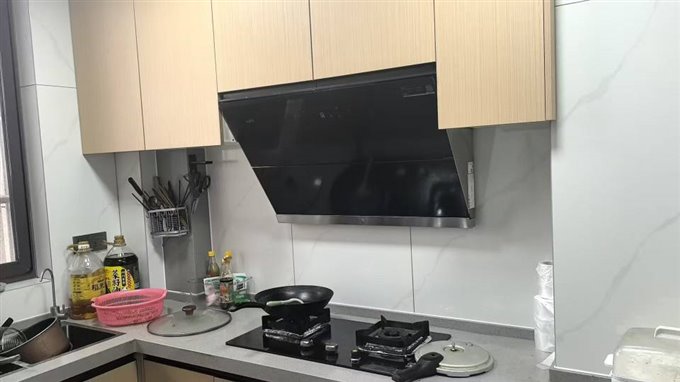 尚德家园124平带车位，新装修才两年