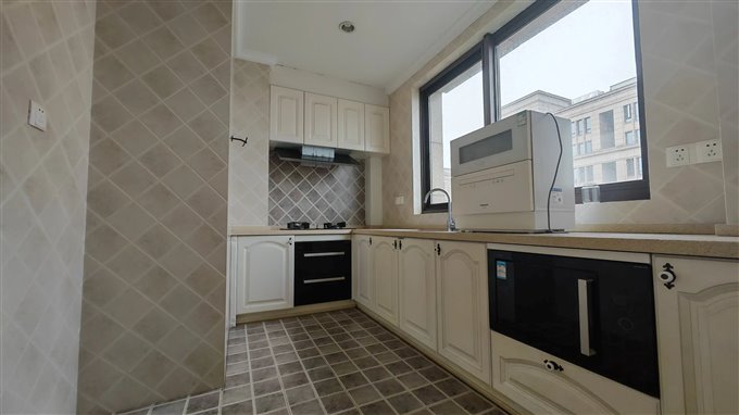 美域花苑 精装141平方265万带车位