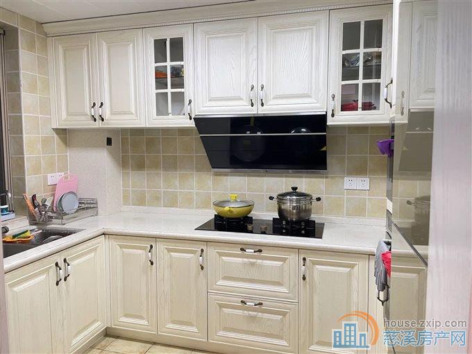  太子湾豪装186平带车位388万