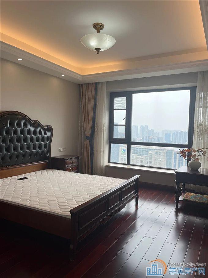 金地鸿悦 184.26平300豪华满二年