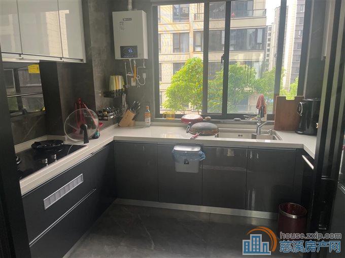 珑玥府三复四中叠，豪华装修，带车位