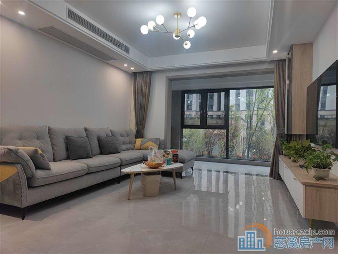 阅江府 精装修 132平240万