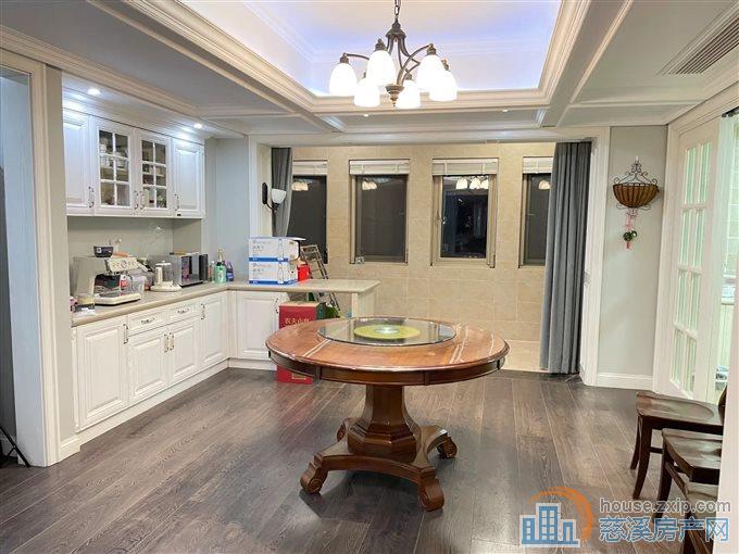  太子湾豪装186平带车位388万