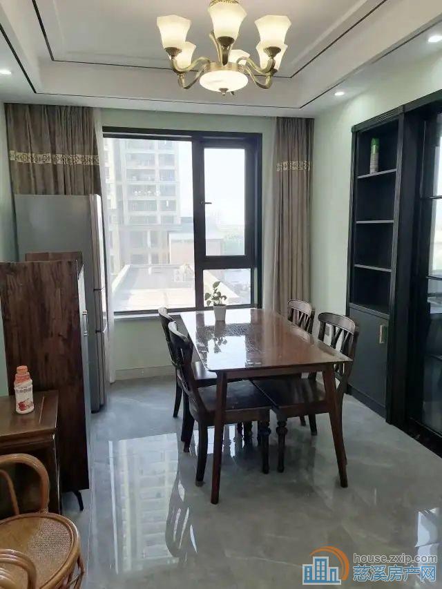 悦华府 精装边套132平方188万低总价