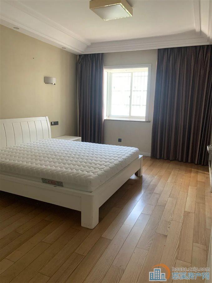 吉祥人家138平150万带车库精装保养好