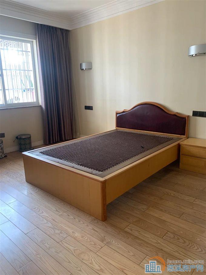 吉祥人家138平150万带车库精装保养好