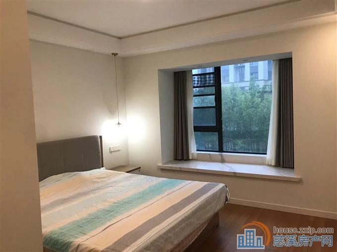 阅江府 精装修 132平240万