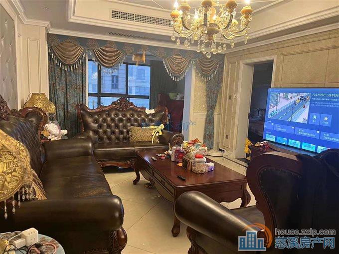 御龙公寓 豪华装修 拎包入住 满两年