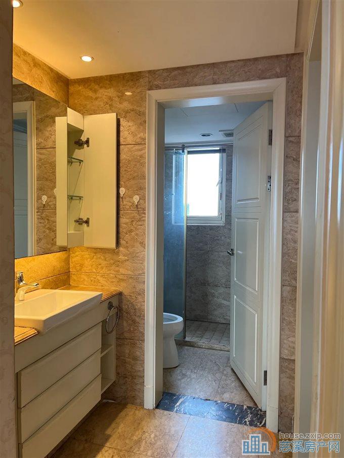 提香公寓 三室138.8万 送车位 精装