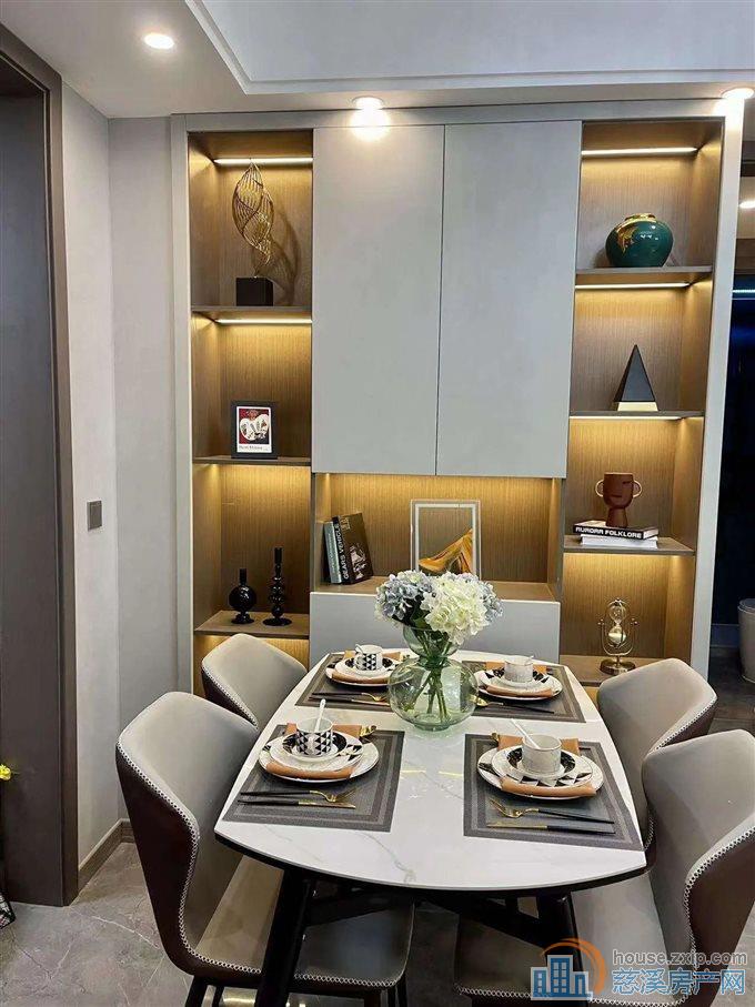 梅林苑  精装洋房 黄金楼层 满两年