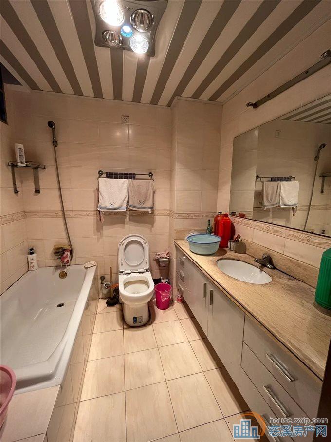 彩虹家园 精装修 有车库