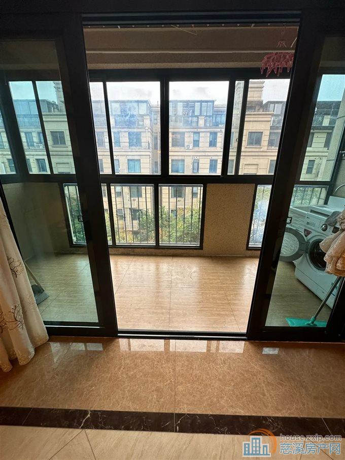 金色港湾小区130平218万洋房精装修