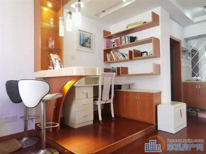 玲珑小区多层4楼95+架空层精装直接钥匙