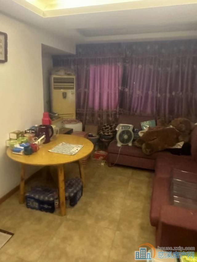 金棉小区直地3楼55平十储精装68万