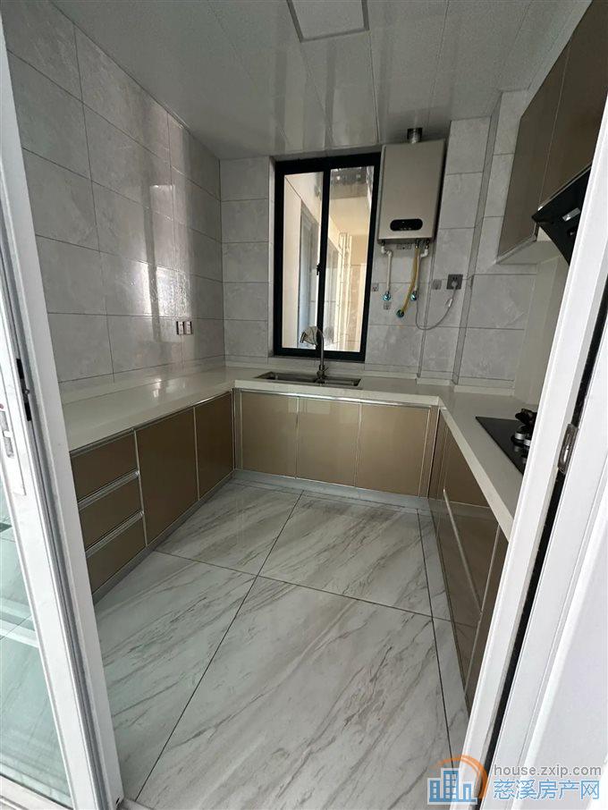 明月佳苑91平125万带车位