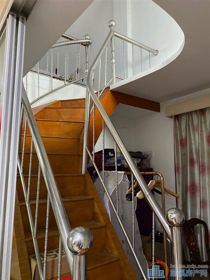  泰星公寓126平89万带露台三小书包