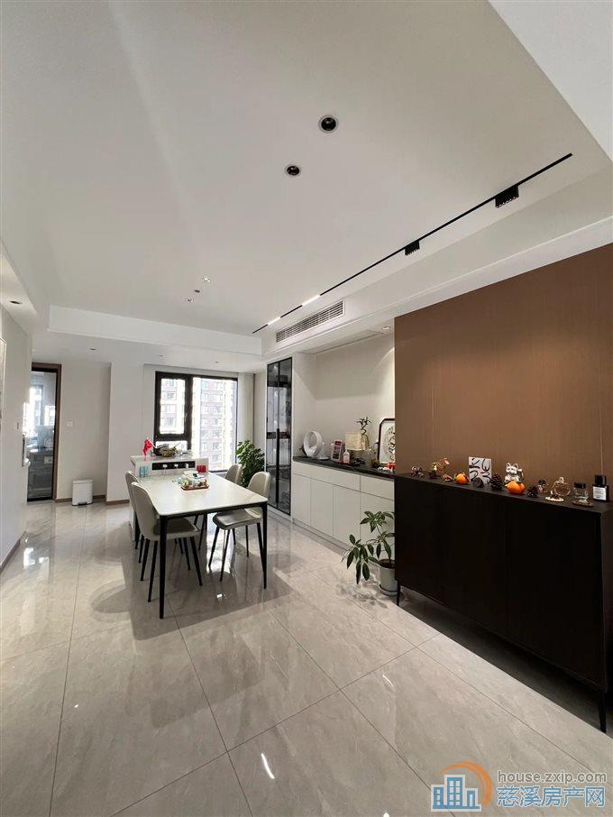 金地鸿悦138平275万精装拎包入住