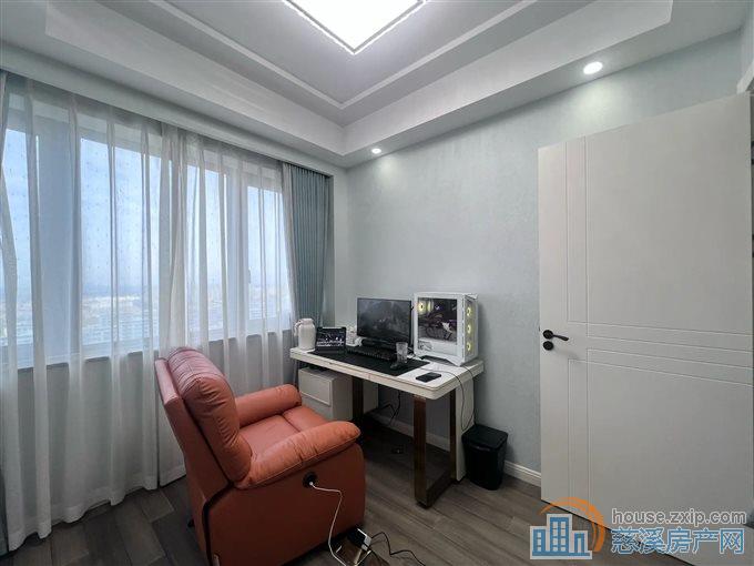 天誉华府 精装142平238万 满五唯一