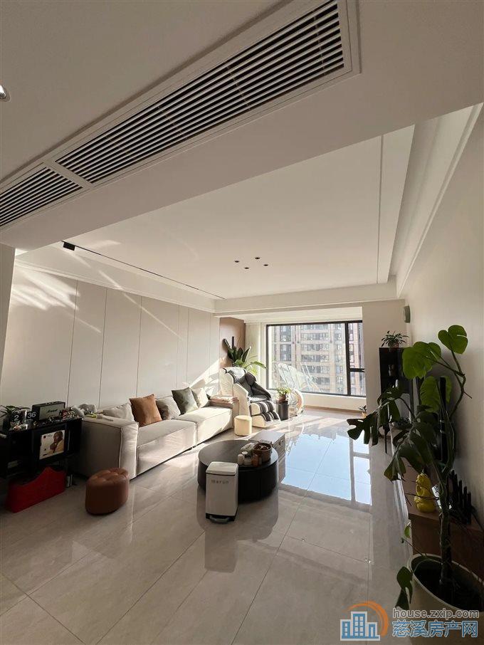 金地鸿悦138平275万精装拎包入住