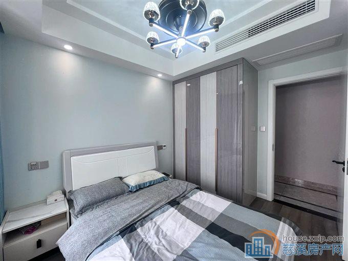 天誉华府 精装142平238万 满五唯一