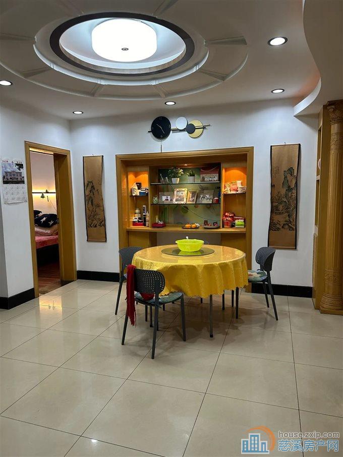 秀水华庭 精装 带杂物间 无在读 满两年