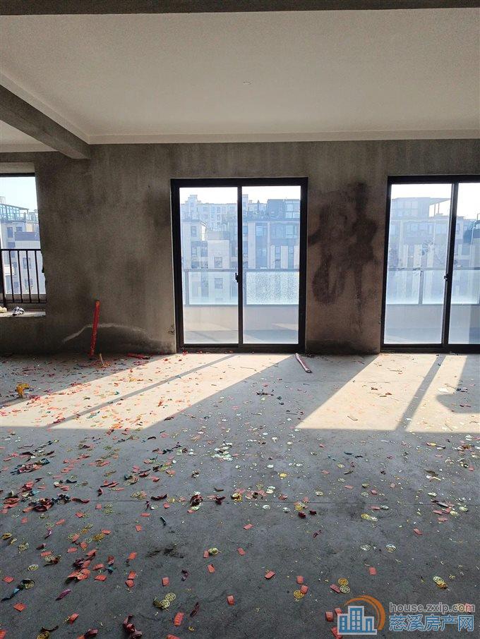 珑玥府 上叠带露台 全新毛坯 城北叠墅