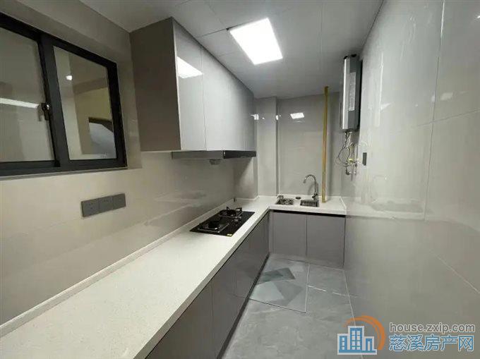 梅林苑 豪华装修 带车位杂物间