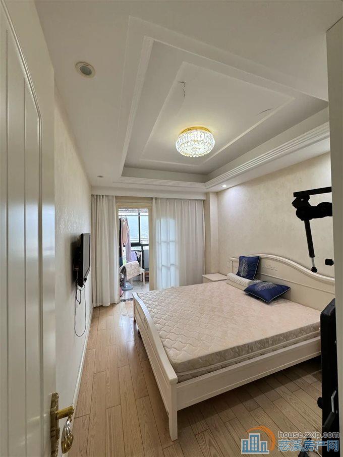 和润公寓 精装带独立车库 阳光无在读