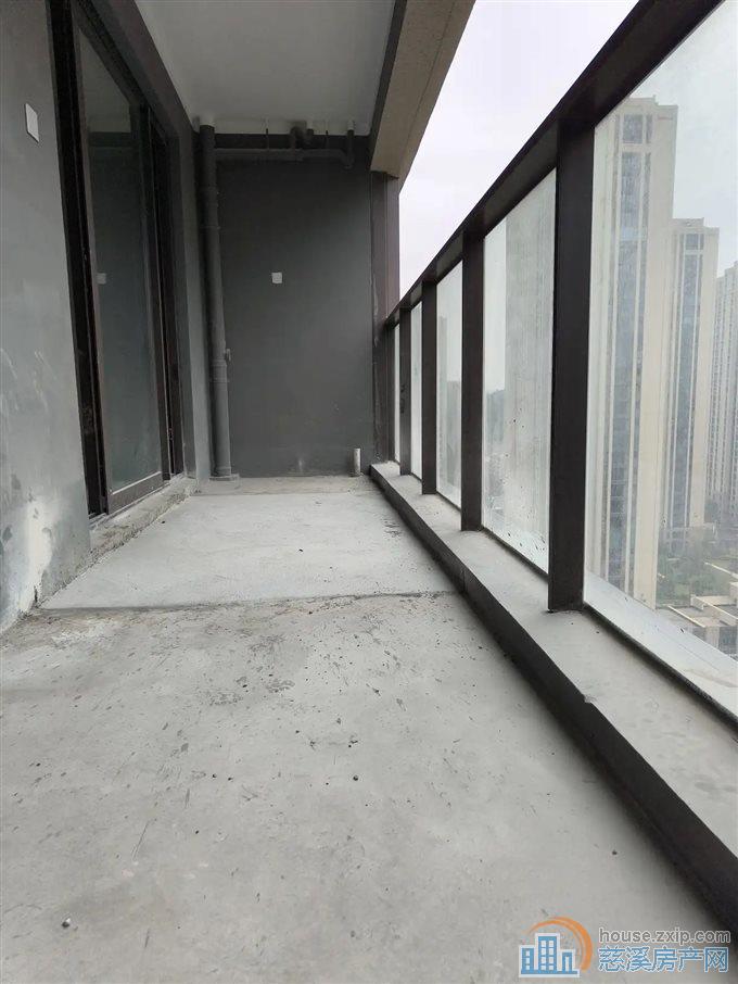 江滨之城  
