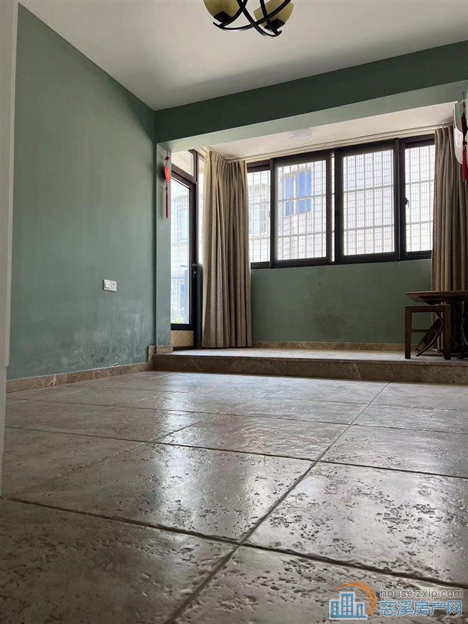 新城中心 中层130平大露台145万