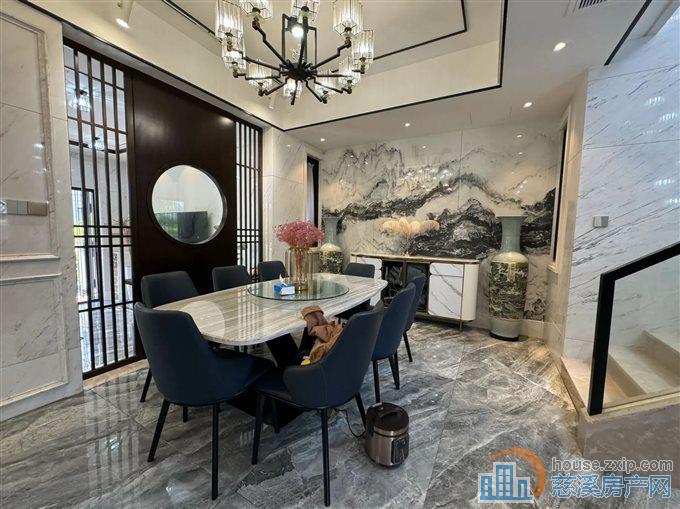 元亨雅园豪装别墅 超大花园双车位