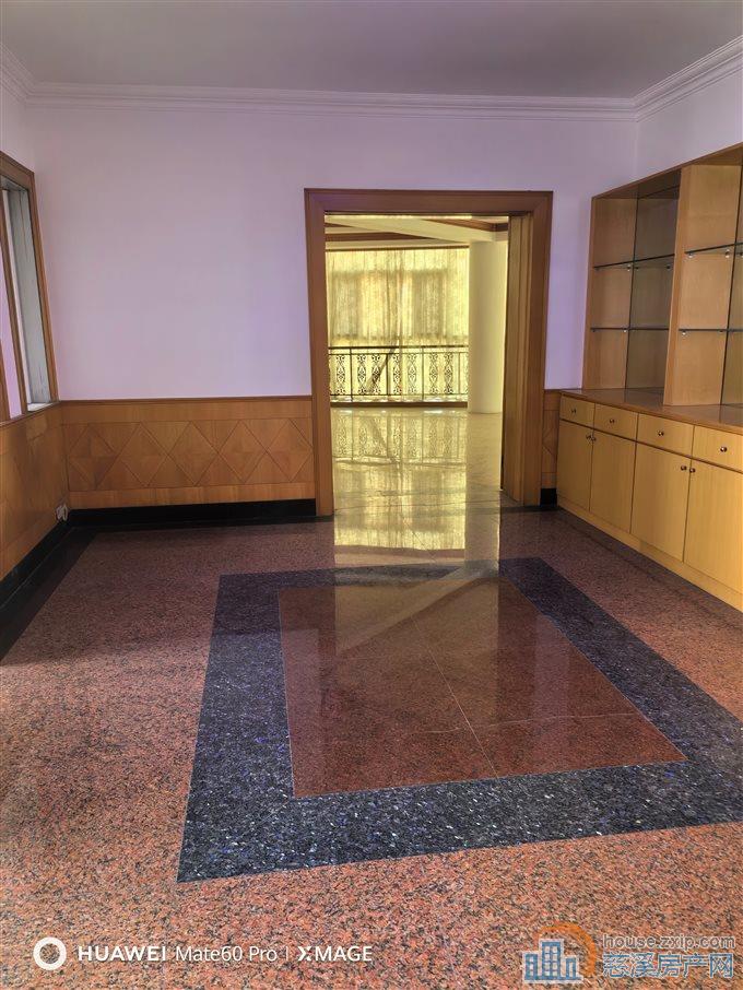 西洋寺社区4楼170平+车库178万直接