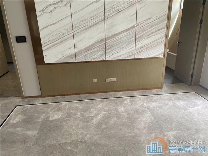 中海湖心半岛精装修黄金楼层，可看到明月湖