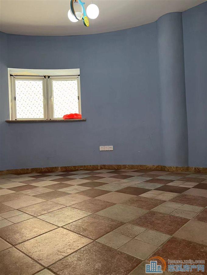 新城中心 中层130平大露台145万