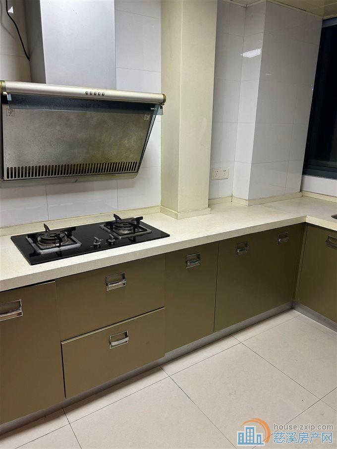 富丽湾东边套143平精装修136万直接