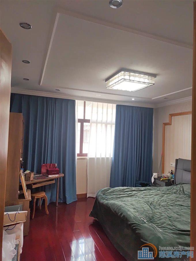 星光家园 一通三楼 精装 东边套 大花园